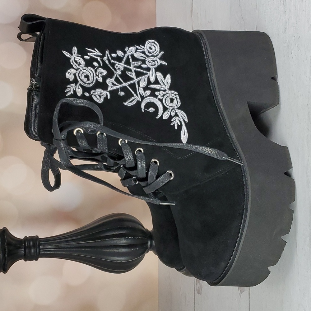 Gdgydh | Black Goth Lolita Zip-Up Embroidered Platform Combat Boots